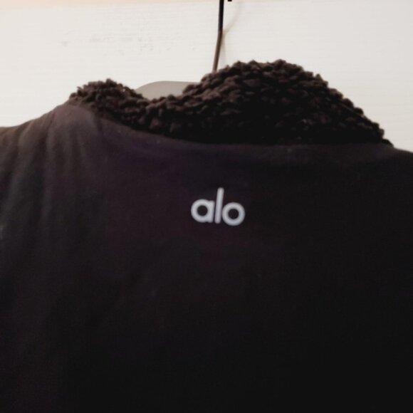Alo Yoga Teddy Sherpa Fleece Wrap Cozy Vest Outdoor Yoga S/M - Picture 6 of 7